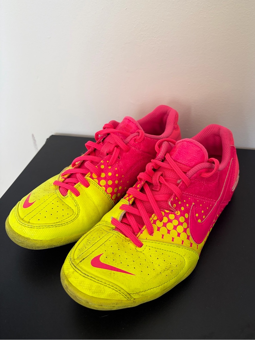 Nike Indoor Futsal Soccer Shoes Neon Pink Yellow Youth 4.5Y Wms 6.5